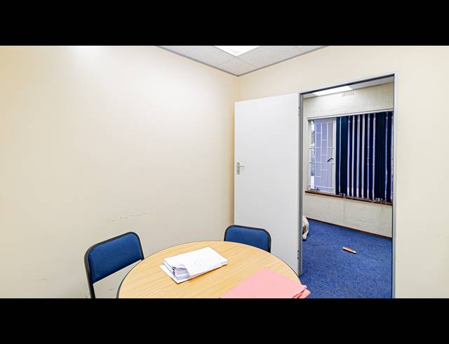 384M² OFFICE TO LET IN FERNDALE